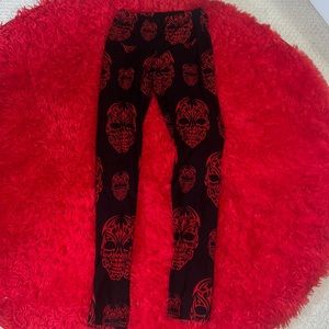 Black leggings with red skulls